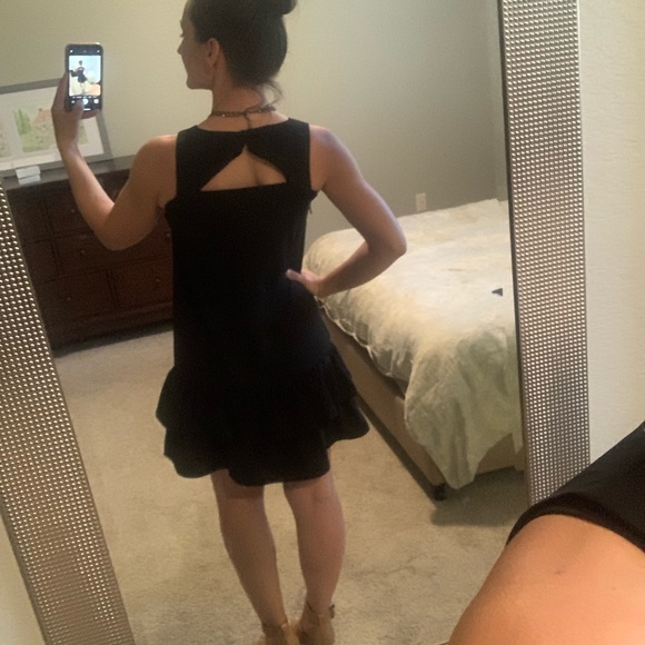 Black dress - Picture 2 of 4